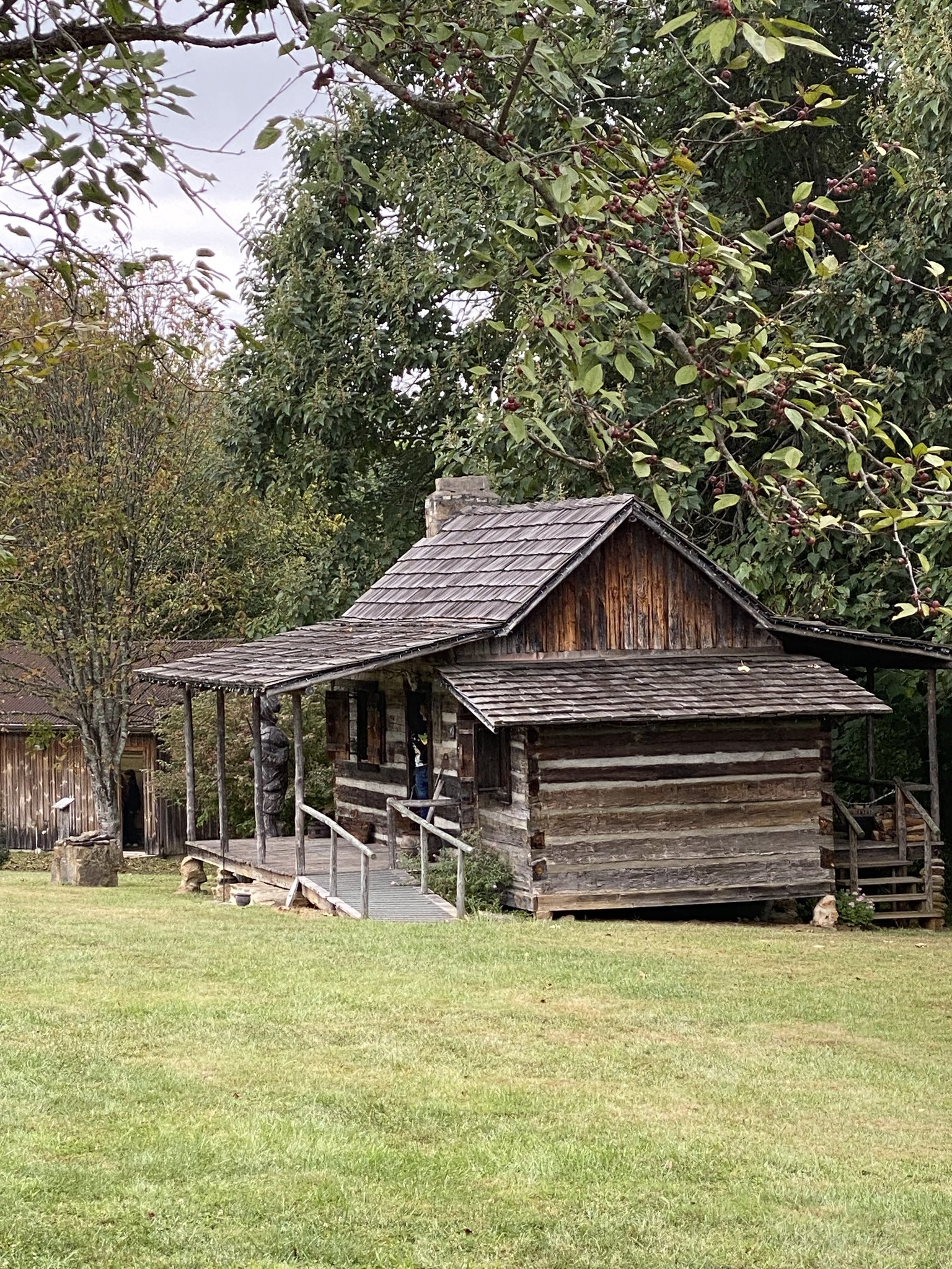 Daniel-Boone-cabin-in-late-summer